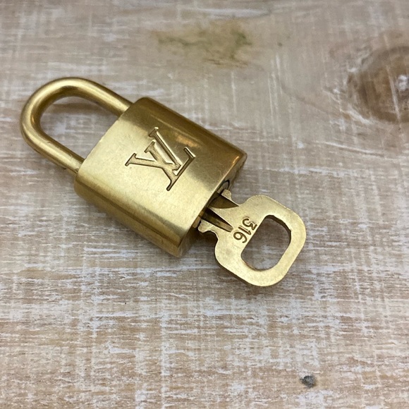 LOUIS VUITTON LOCK & KEY # 316 GUC - Picture 5 of 5